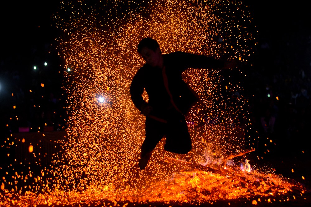 Khám phá lễ hội nhảy lửa của người Pà Thẻn