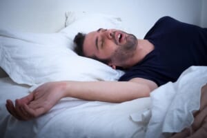 Tại sao khi ngủ lại phát ra tiếng ngáy?