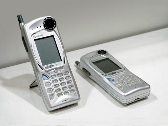 Kyocera VP-210 Điện thoại đầu tiên có camera