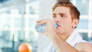 uống đủ nước mỗi ngày