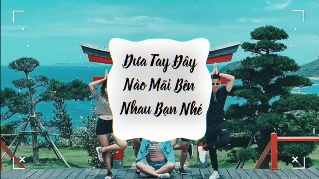 Đưa tay đây nào mãi bên nhau bạn nhé