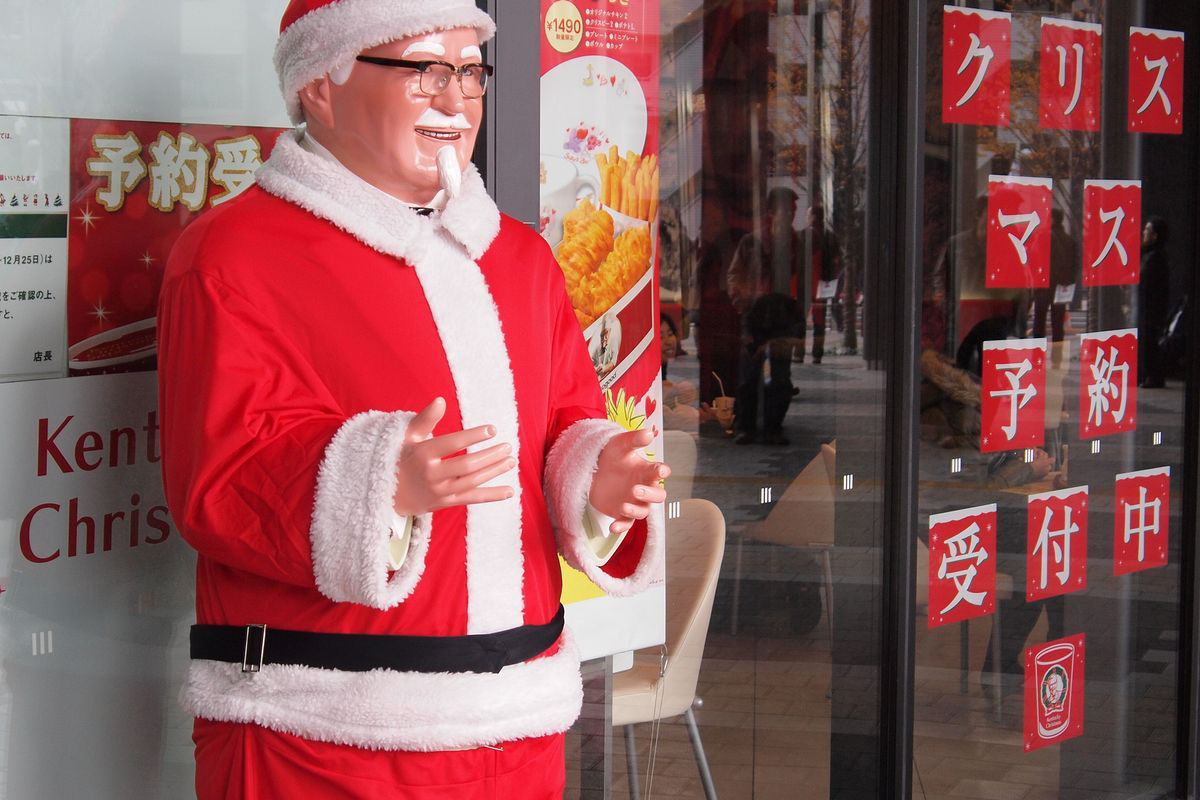 Gà rán KFC theo truyền thống được ăn vào ngày Giáng sinh ở Nhật Bản.