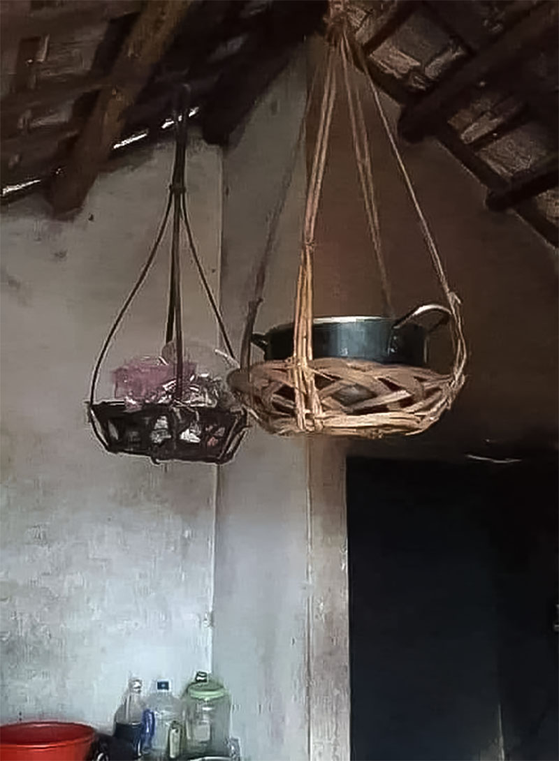Nghĩa đen của thành ngữ Chó treo mèo đậy