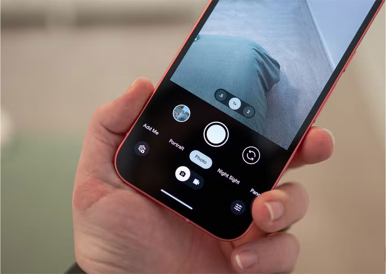 Các nút điều khiển camera trên Google Pixel 9a.